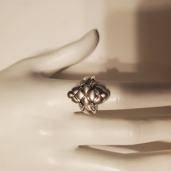 Original Design 18K white Gold Diamond Ring - Picture 7 of 12